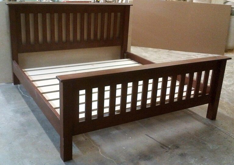 Solid Maple Shaker Style Queen Bed